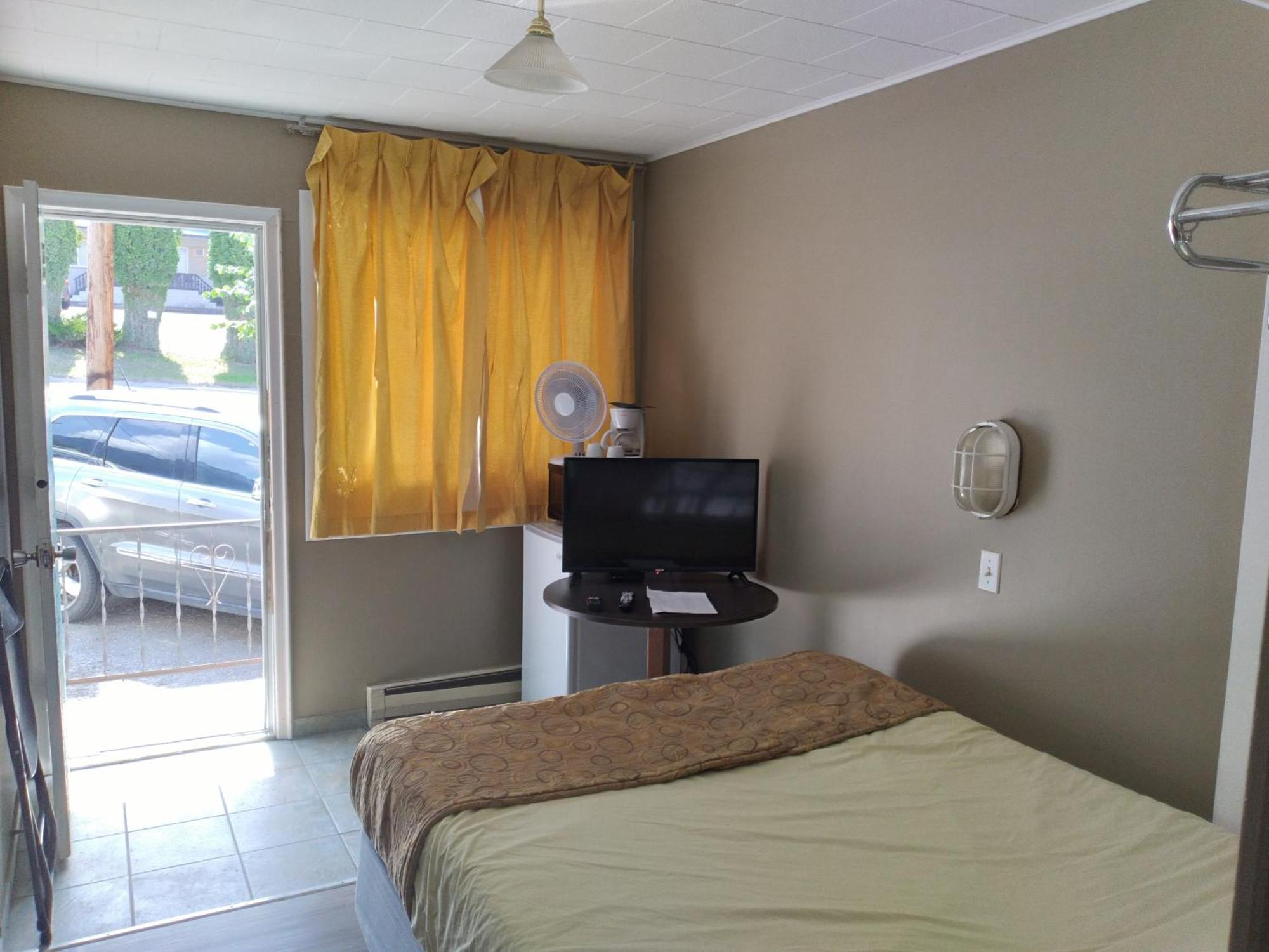 Appletree Inn Radium Hot Springs Chambre photo