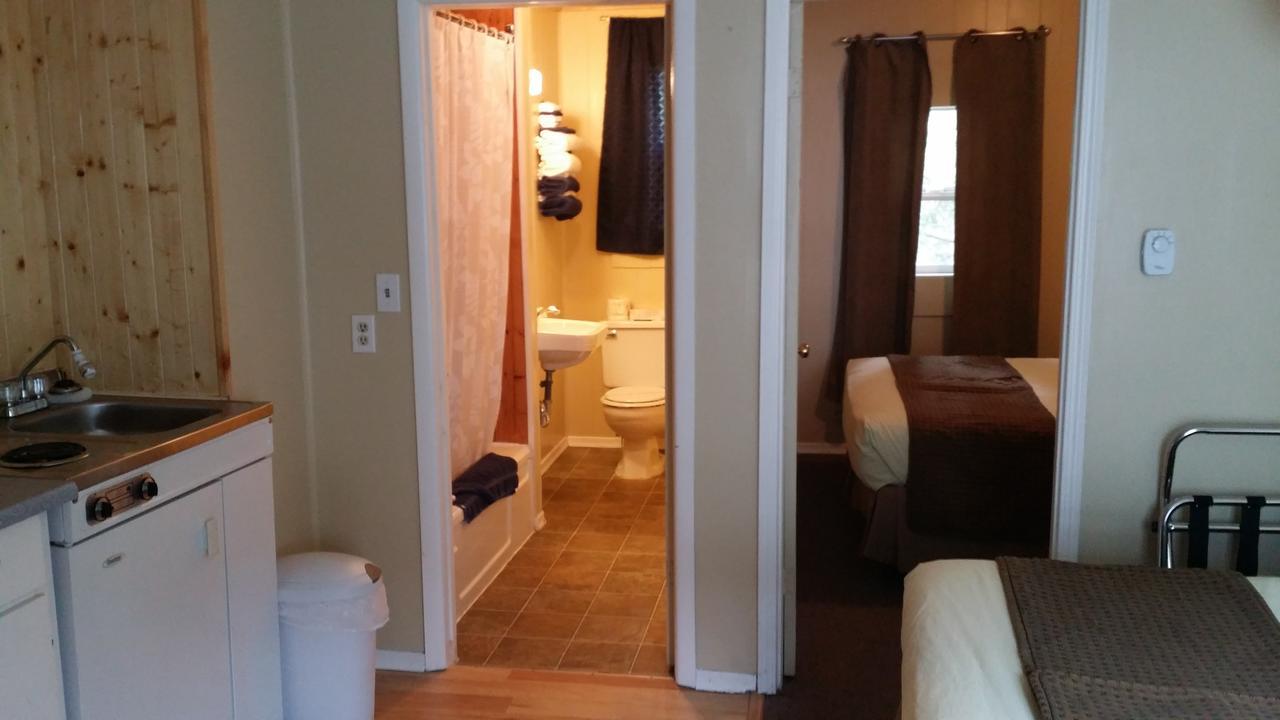 Appletree Inn Radium Hot Springs Extérieur photo